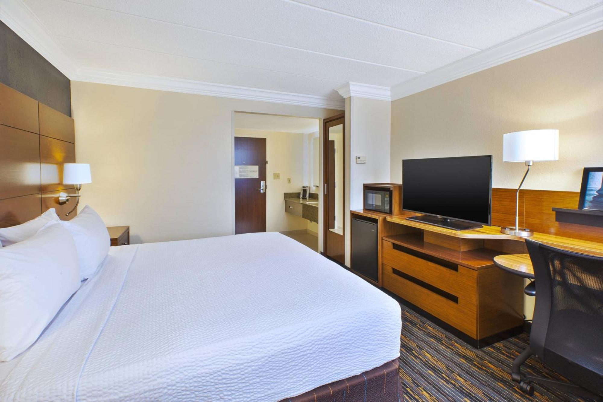 Fairfield By Marriott Inn & Suites Herndon Reston Exterior photo