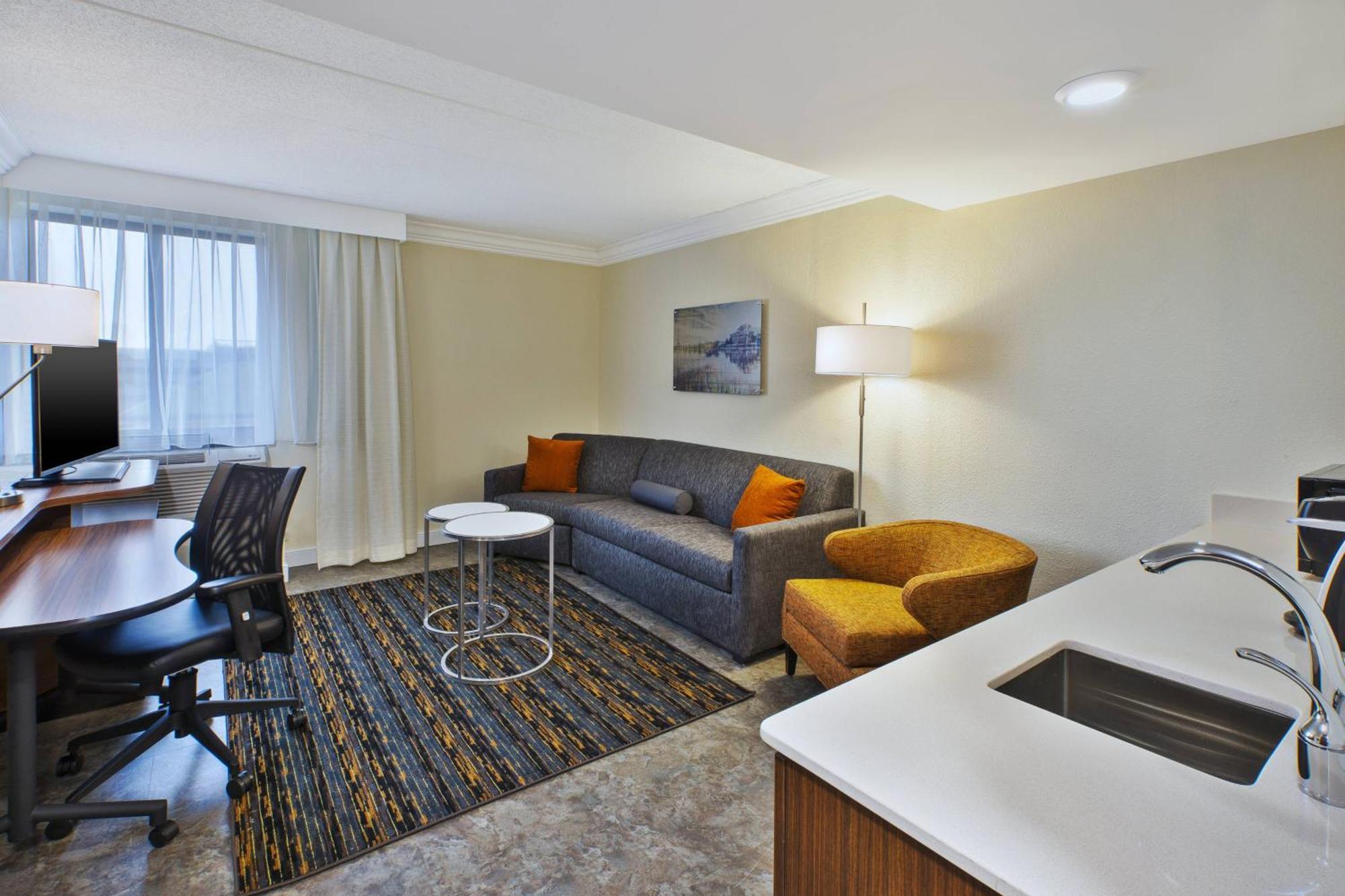 Fairfield By Marriott Inn & Suites Herndon Reston Exterior photo